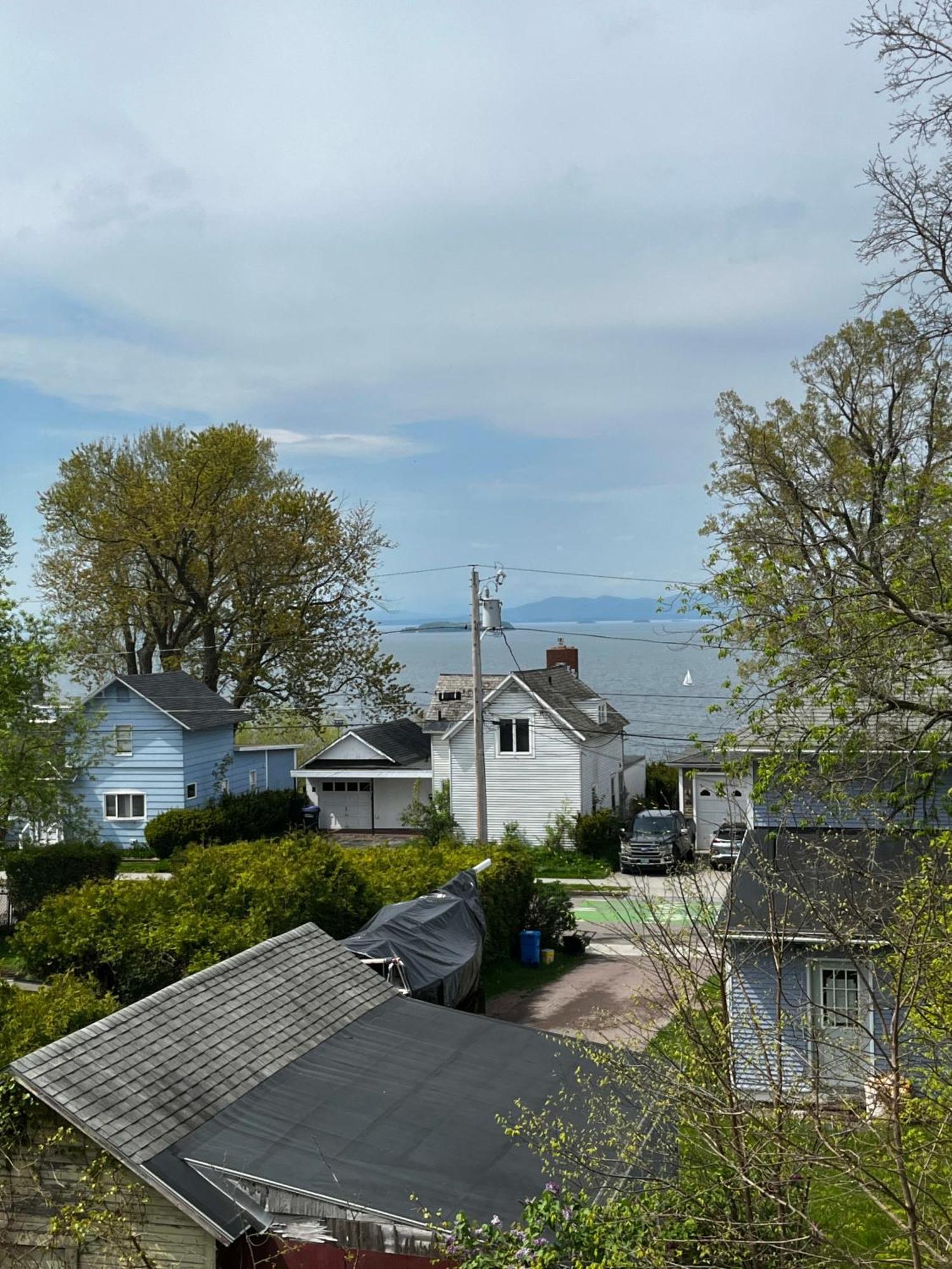 Centrally Located With Lake Views Burlington Exteriér fotografie
