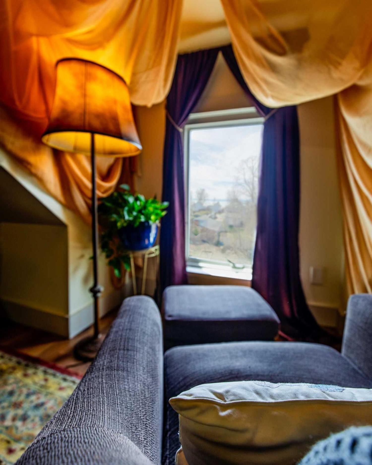 Centrally Located With Lake Views Burlington Exteriér fotografie