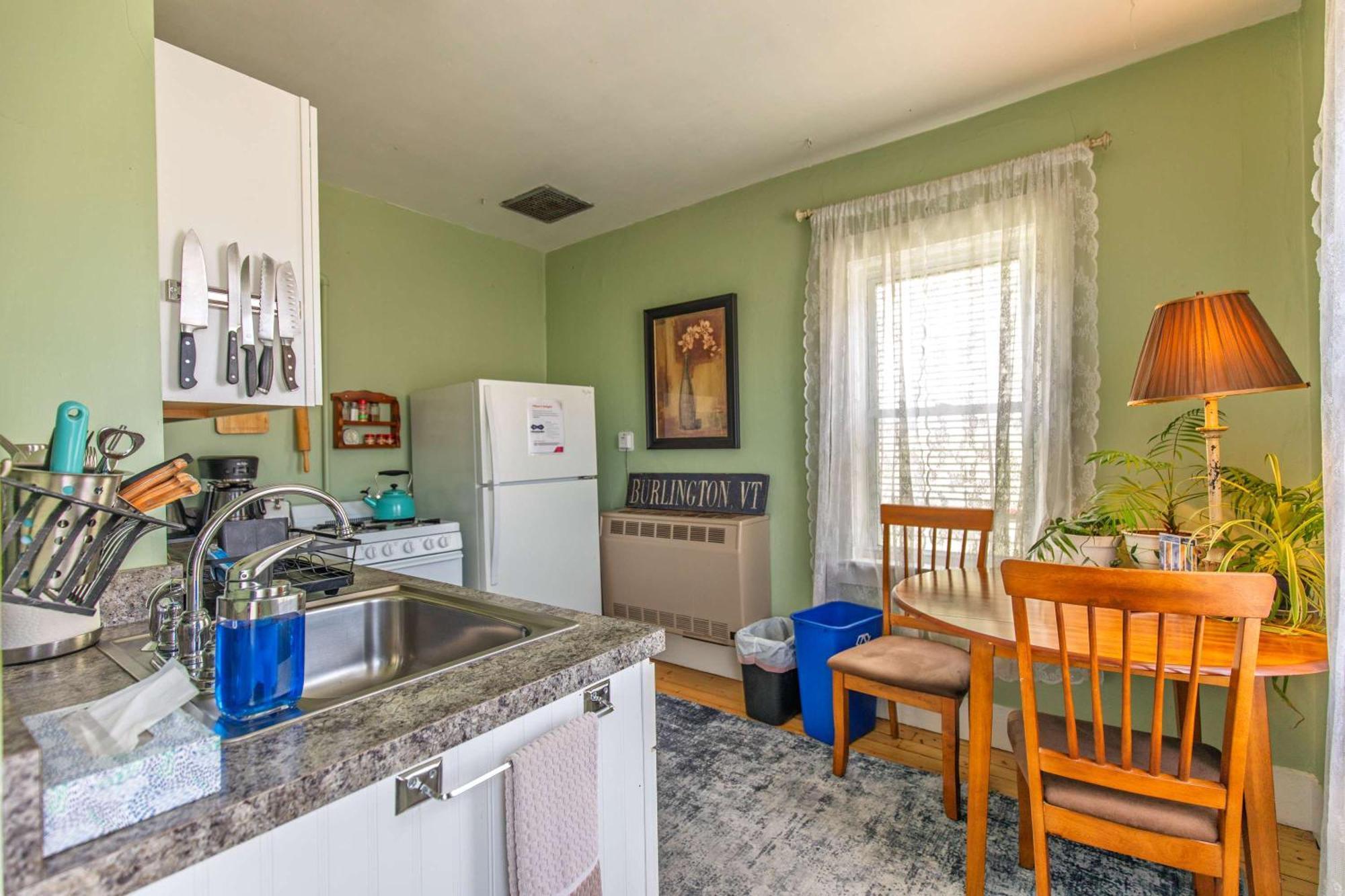 Centrally Located With Lake Views Burlington Exteriér fotografie